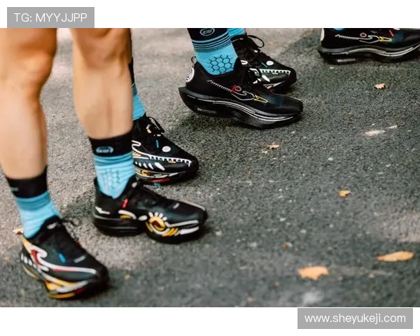 当跑鞋邂逅千年傩面：贵马赛道上演非遗时尚秀(1)